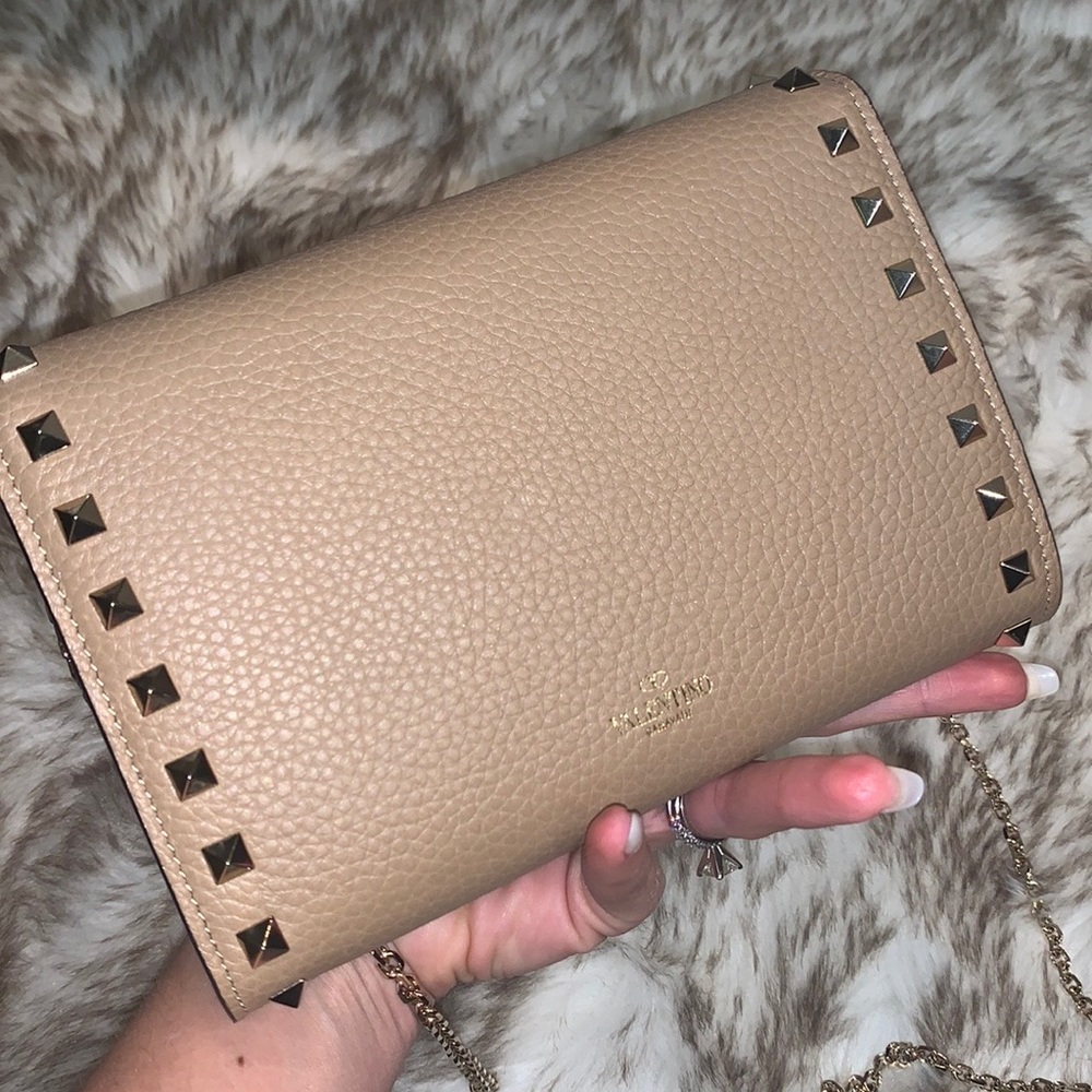 Valentino Garavani rockstud wallet on chain - Picture 9 of 13